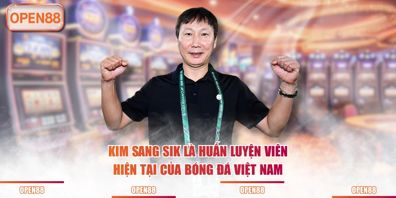 Kim Sang Sik là huấn luyện viên hiện tại của bóng đá Việt Nam